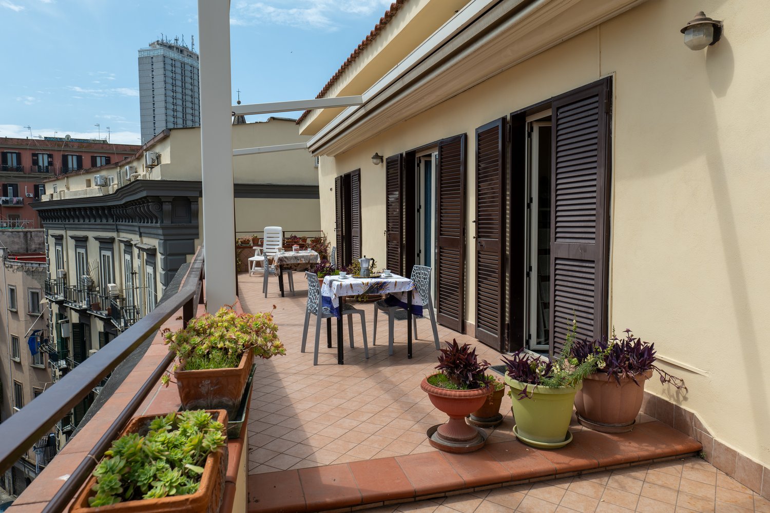 Colazione in terrazza — Le Zie di Sedile di Porto, Napoli